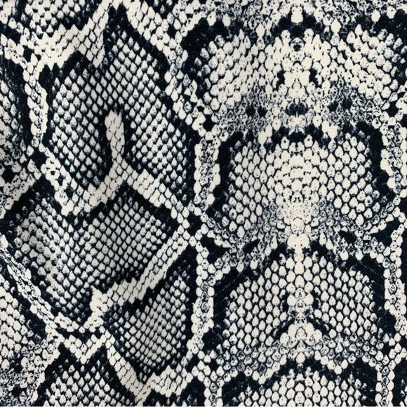 Varley womens size XS extra small snakeskin athletic tank black white lined - Picture 5 of 8